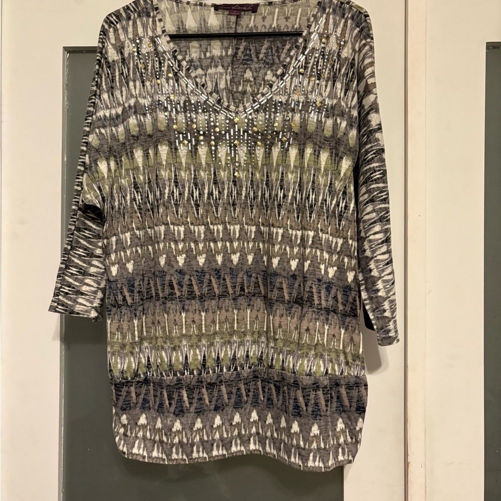 Gloria Vanderbilt Top with 3/4 Sleeves